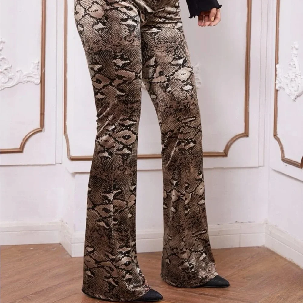 High waisted snakeskin flare pants - Picture 5 of 7
